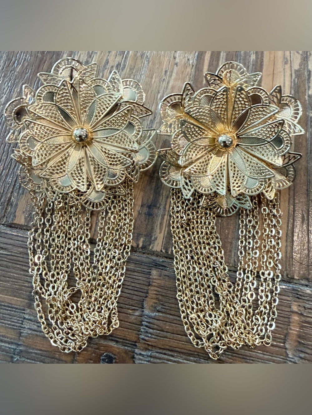 Gold tone Filigree Floral Dangle Earrings - Statement Chain Fringe new in box - Picture 4 of 14